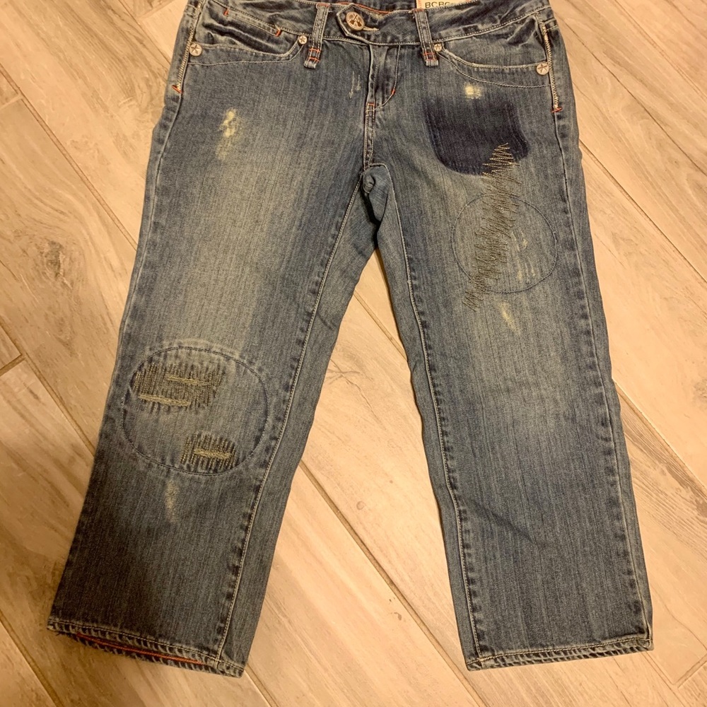 Women’s BGBG size 27 distressed/detailed capris